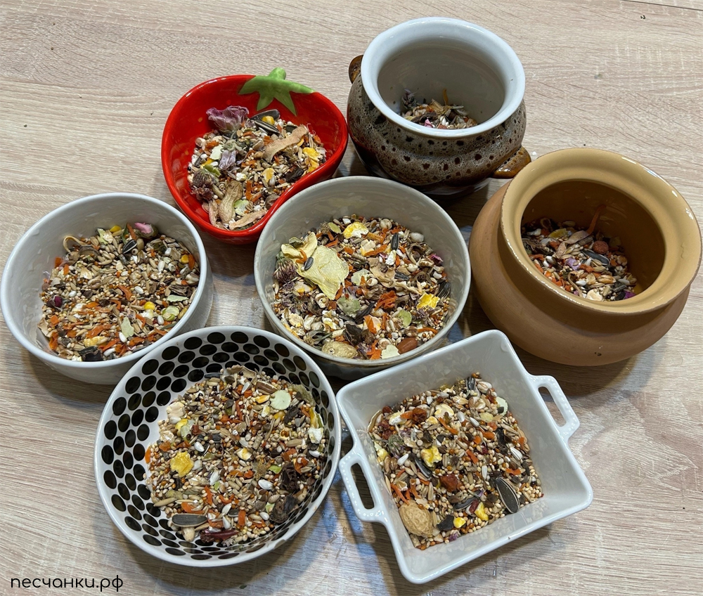 Различные миски с сухим кормом